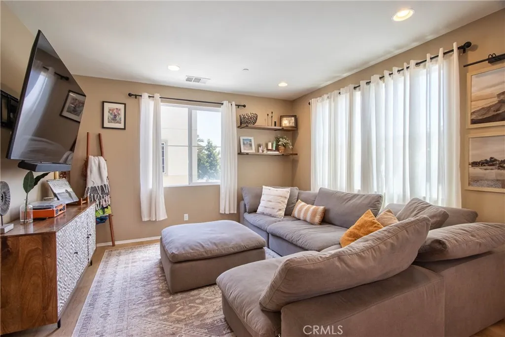 https://cdn.realtyfeed.com/cdn/127/306722122/f1a61be7fe747be7c95f9b201d228a17.webp
