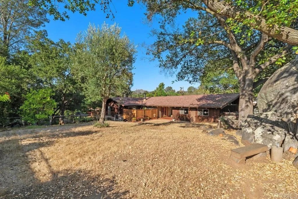 https://cdn.realtyfeed.com/cdn/127/306722200/65974a27cdcbf136adb29d9ceba207c2.webp