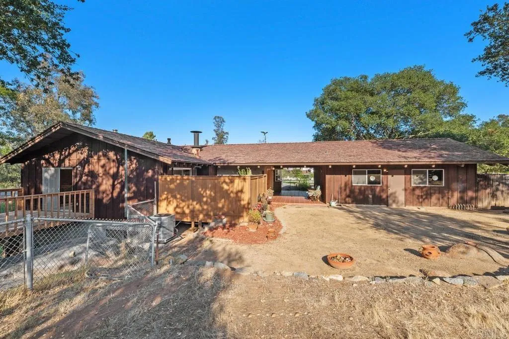 https://cdn.realtyfeed.com/cdn/127/306722200/8e6589de52c8fd186be271c93b617a45.webp