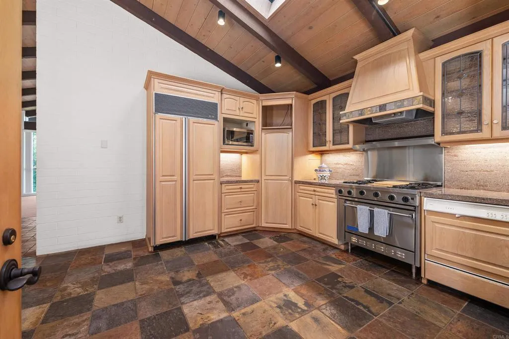 https://cdn.realtyfeed.com/cdn/127/306722200/927b50667d2a7370c8e67dc0aad44f3e.webp