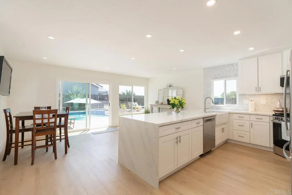 https://cdn.realtyfeed.com/cdn/127/306722245/7420a4a4df1690f0a1d911f79858c77e.webp