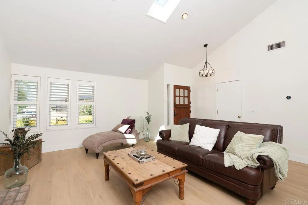 https://cdn.realtyfeed.com/cdn/127/306722245/b989a99fcbfe813a3480a1ebdc690f49.webp