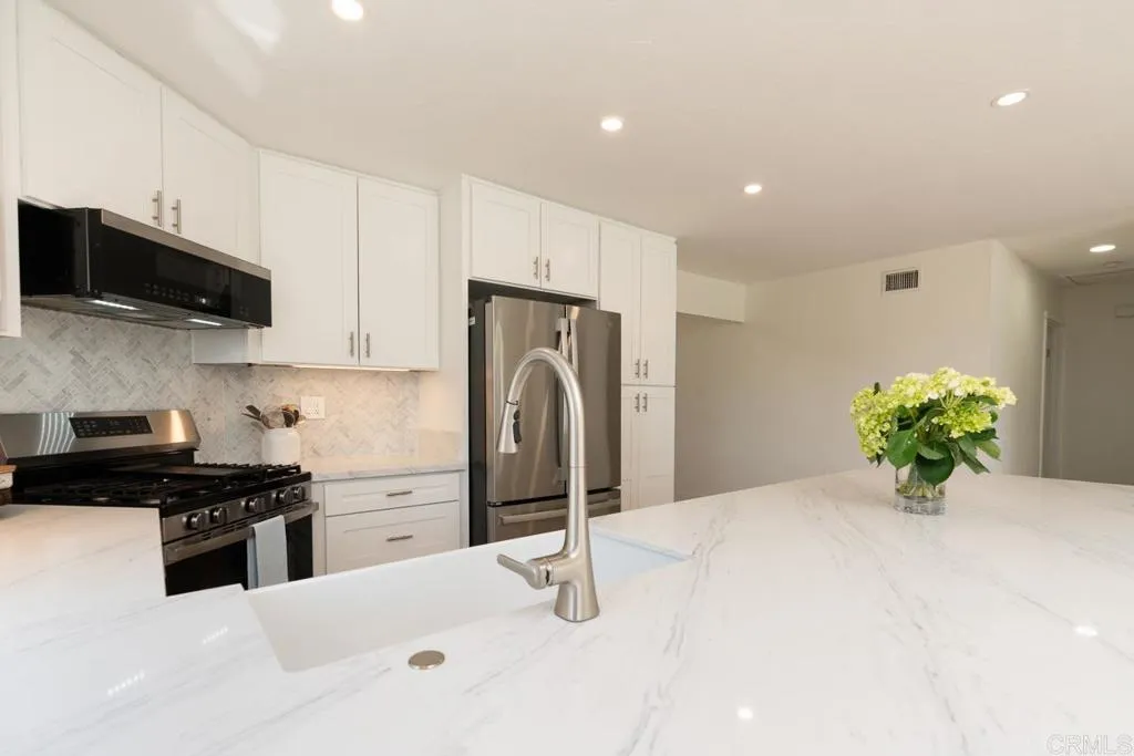 https://cdn.realtyfeed.com/cdn/127/306722245/bcefad8579e7114735ac13704b9f92cb.webp
