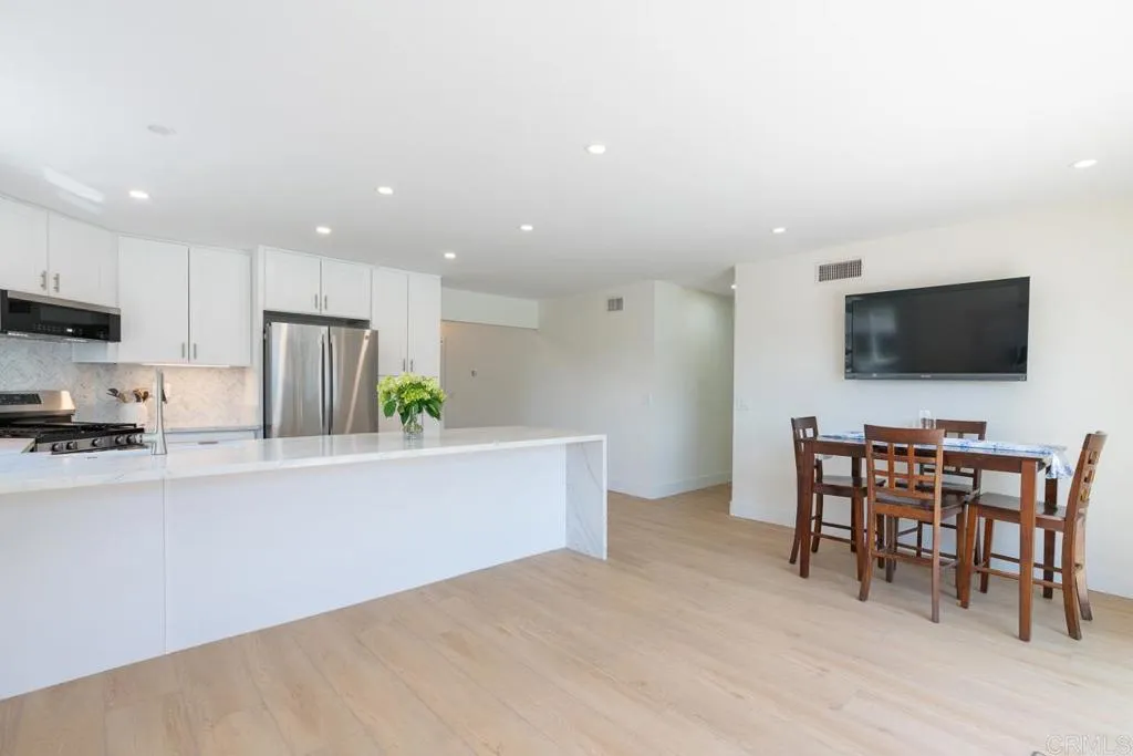 https://cdn.realtyfeed.com/cdn/127/306722245/e238827dcd793293c5b8e870d3a48892.webp