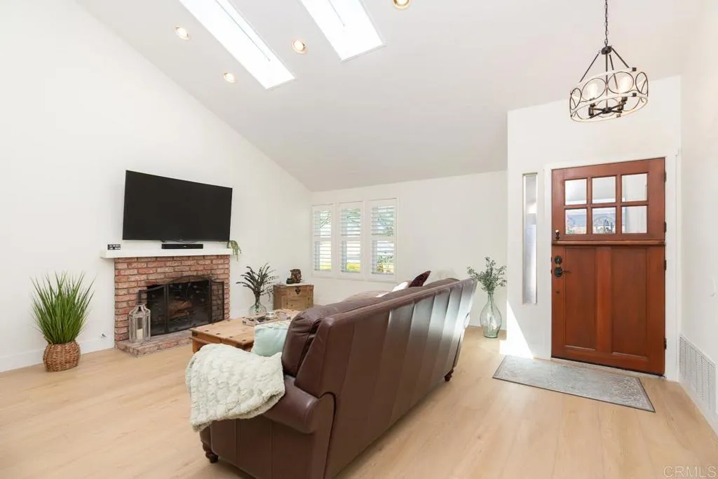 https://cdn.realtyfeed.com/cdn/127/306722245/e9fe3f3528f8060dd2f757e78bede4b5.webp