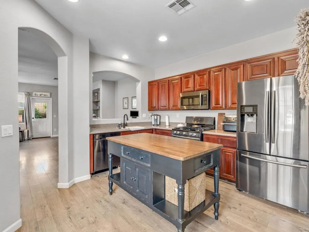 https://cdn.realtyfeed.com/cdn/127/306722264/04edf06b8edc50a4a05b959f48ff53d0.webp
