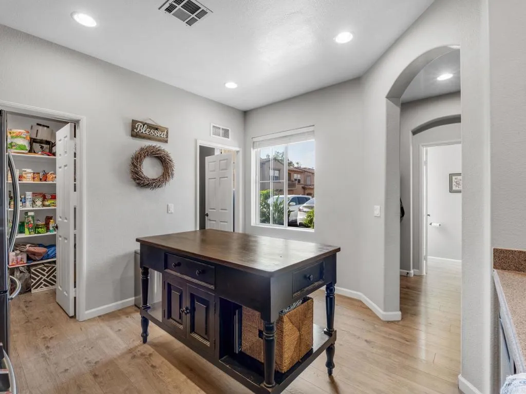 https://cdn.realtyfeed.com/cdn/127/306722264/72c9129a16950db428eaa6a96b902296.webp