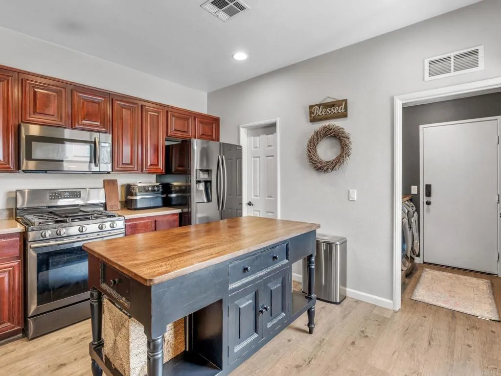 https://cdn.realtyfeed.com/cdn/127/306722264/be0d564c77d254628c40be459f95adae.webp