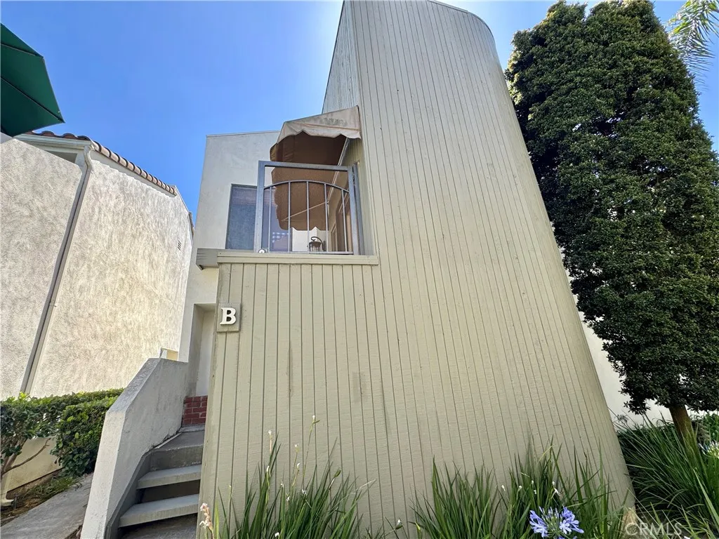 Costa Mesa, CA 92627