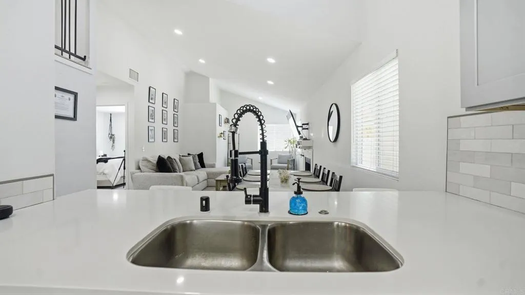 https://cdn.realtyfeed.com/cdn/127/306722331/b260e116fe7c83f75b21028f010ef85d.webp
