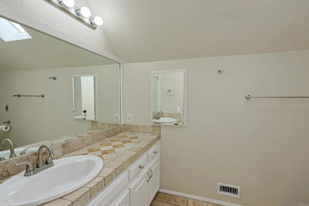 https://cdn.realtyfeed.com/cdn/127/306722352/2830d82801ef935b41eb5f7d69a3592e.webp