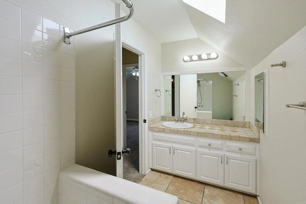 https://cdn.realtyfeed.com/cdn/127/306722352/df41982d6b800d281a9bc1a294609899.webp
