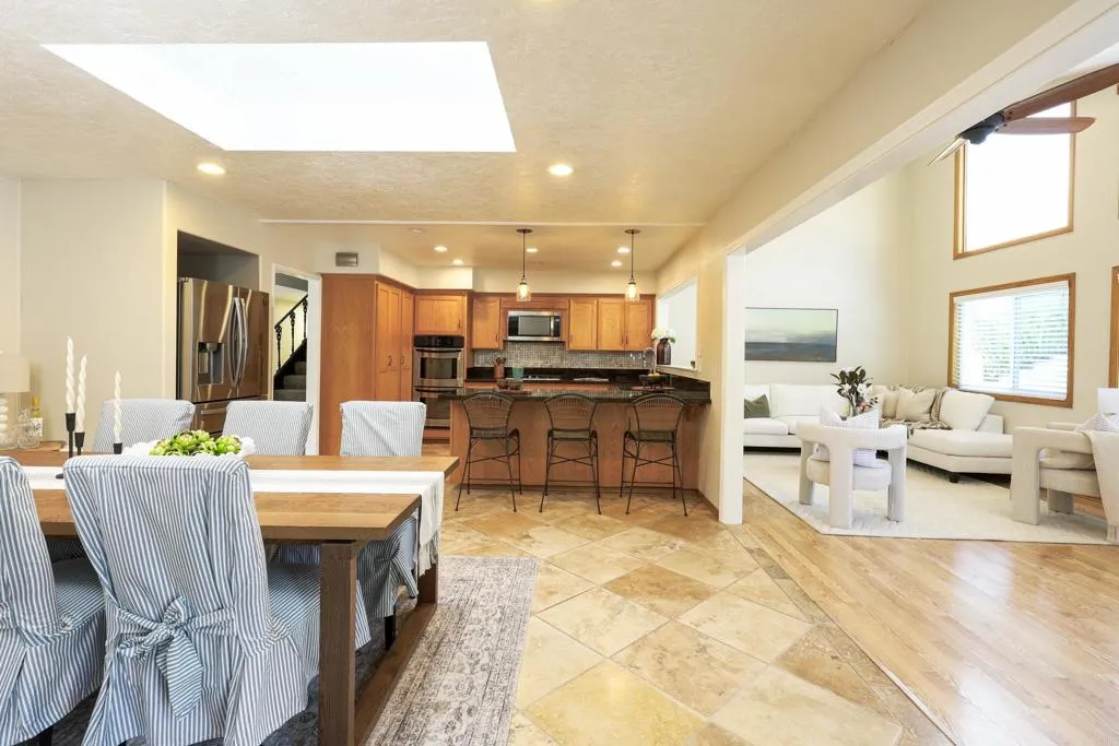 https://cdn.realtyfeed.com/cdn/127/306722352/f2e951138b437ad66f515de262c753fc.webp