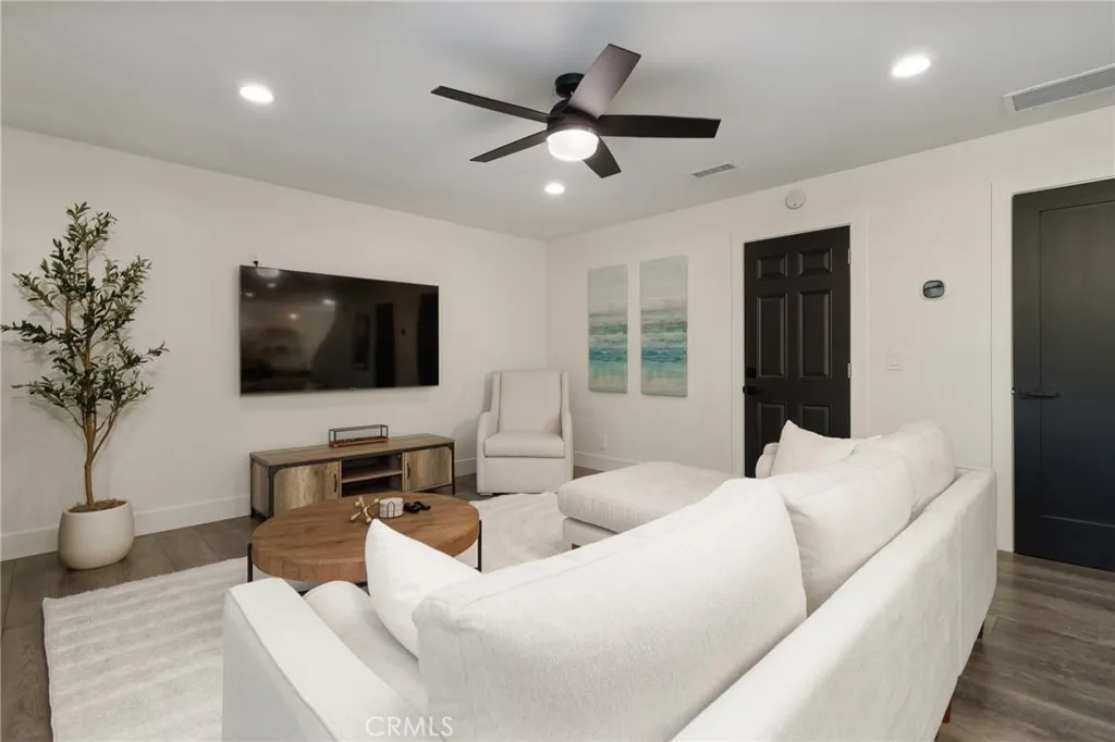 https://cdn.realtyfeed.com/cdn/127/306722429/45fa0f7804eac1e28714cb14468ac6d3.webp