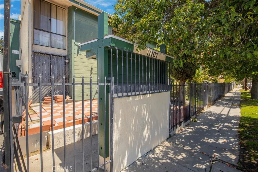 11107 Arminta St Unit 22, Sun Valley, CA 91352 - Photo 4 of 36, Sun Valley, CA