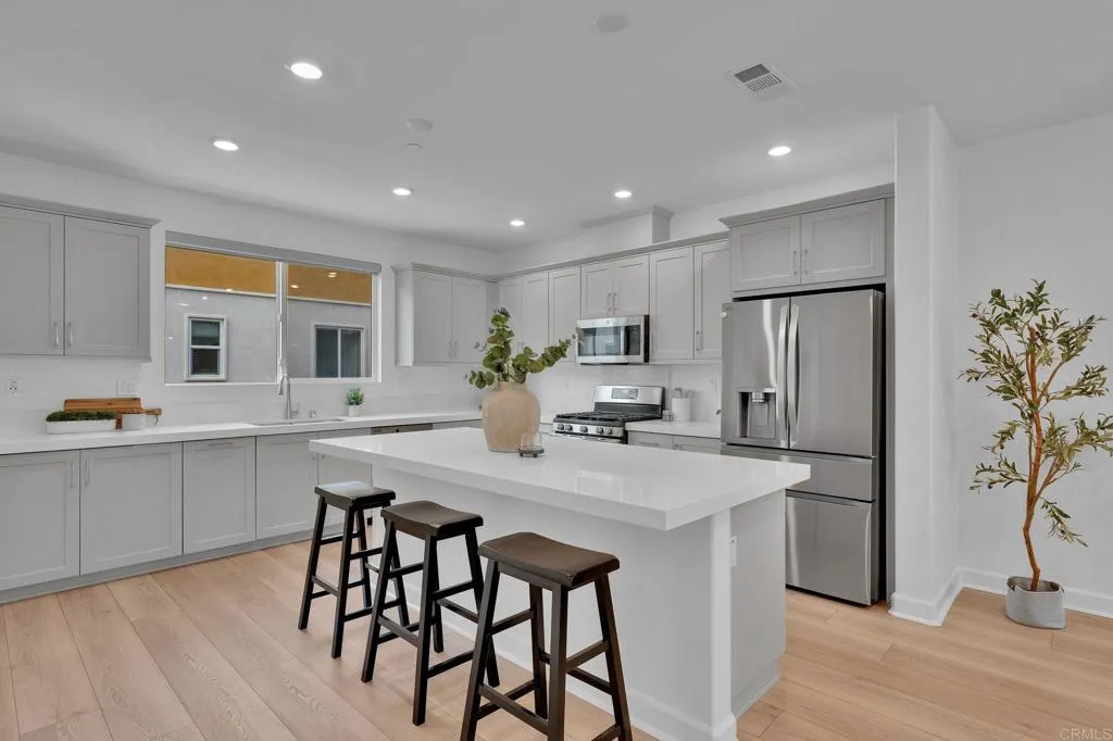 https://cdn.realtyfeed.com/cdn/127/306722486/244c0d652be546b52996483c5d56904b.webp