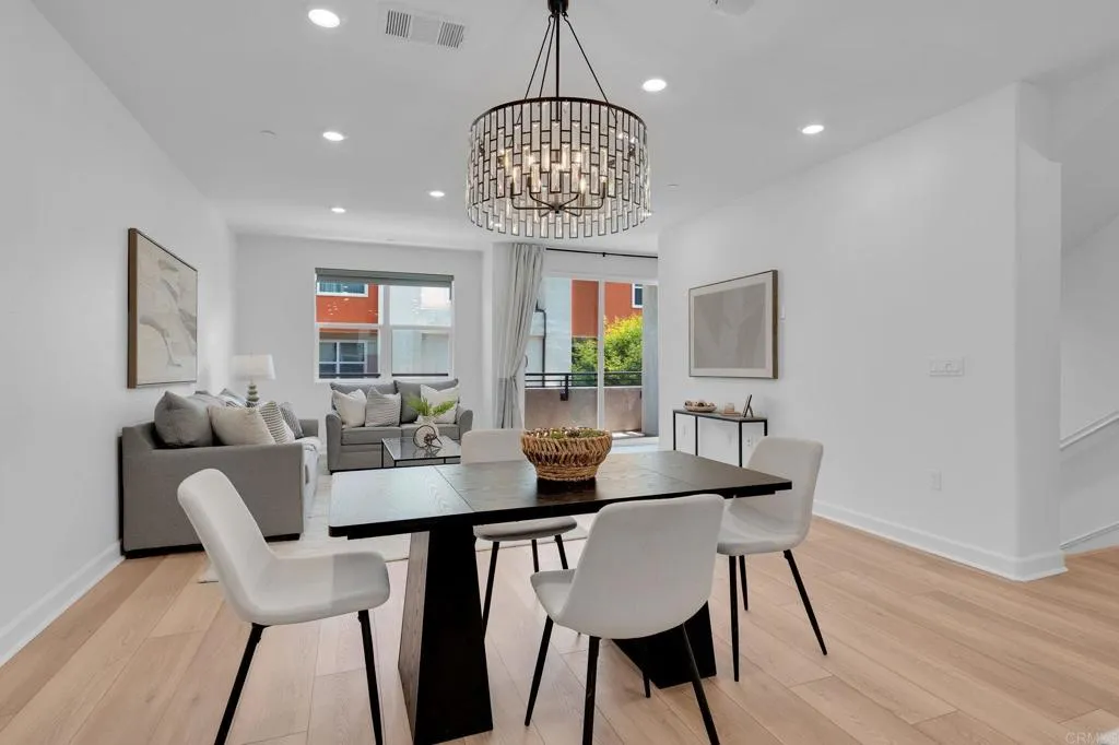 https://cdn.realtyfeed.com/cdn/127/306722486/4ea08e8f3434a1e663180fbf970d7abd.webp