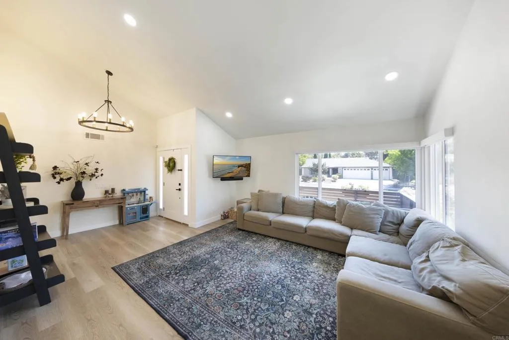 https://cdn.realtyfeed.com/cdn/127/306722496/16828181d965888253878b29219bd1a1.webp