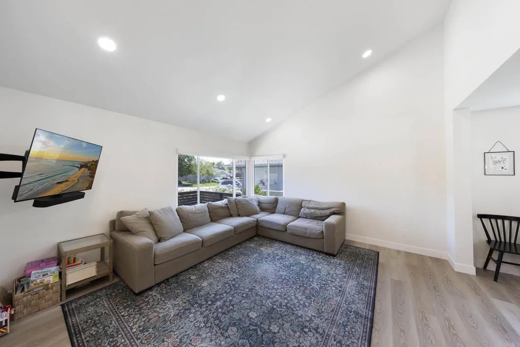 https://cdn.realtyfeed.com/cdn/127/306722496/90adcc4fda7a742aa866d62ed83303e0.webp