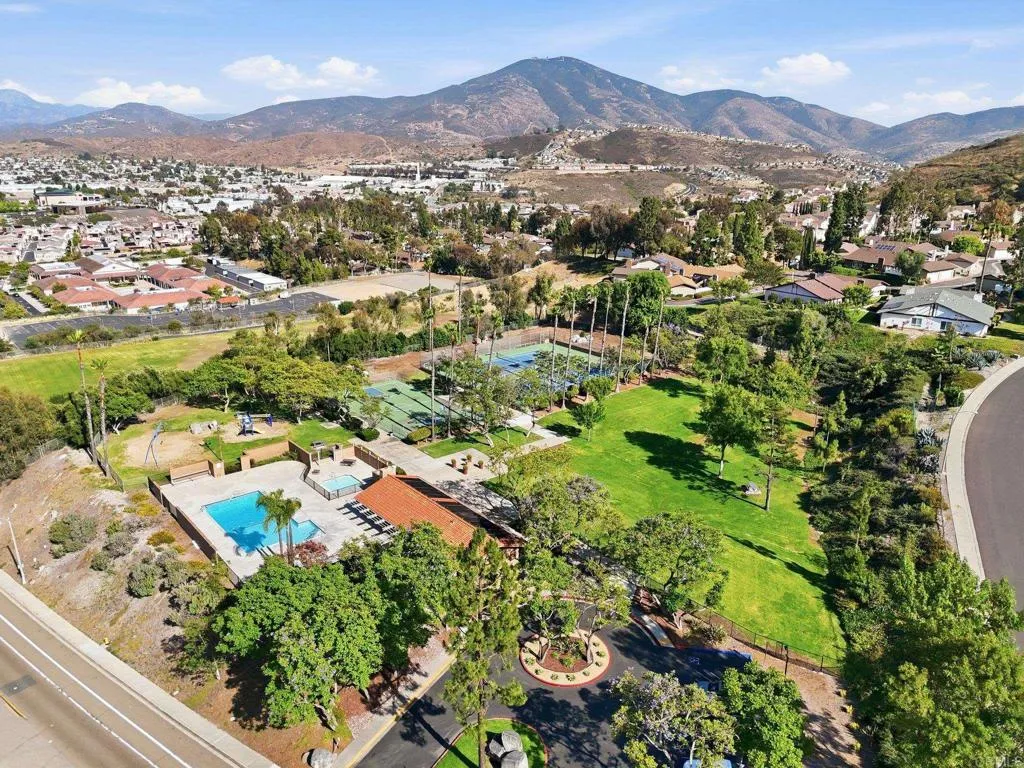 https://cdn.realtyfeed.com/cdn/127/306722605/8c6e8a429b8b67bb20d10381ebcdb1a8.webp