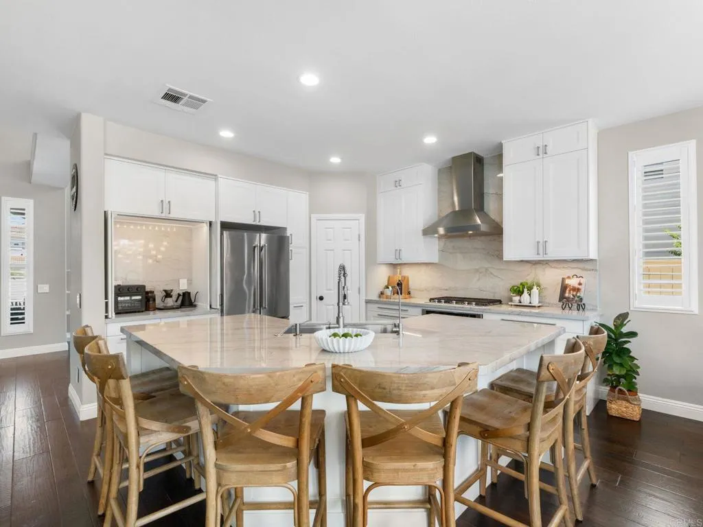 https://cdn.realtyfeed.com/cdn/127/306722656/427d96778e9b81bbc521218ad73590e6.webp