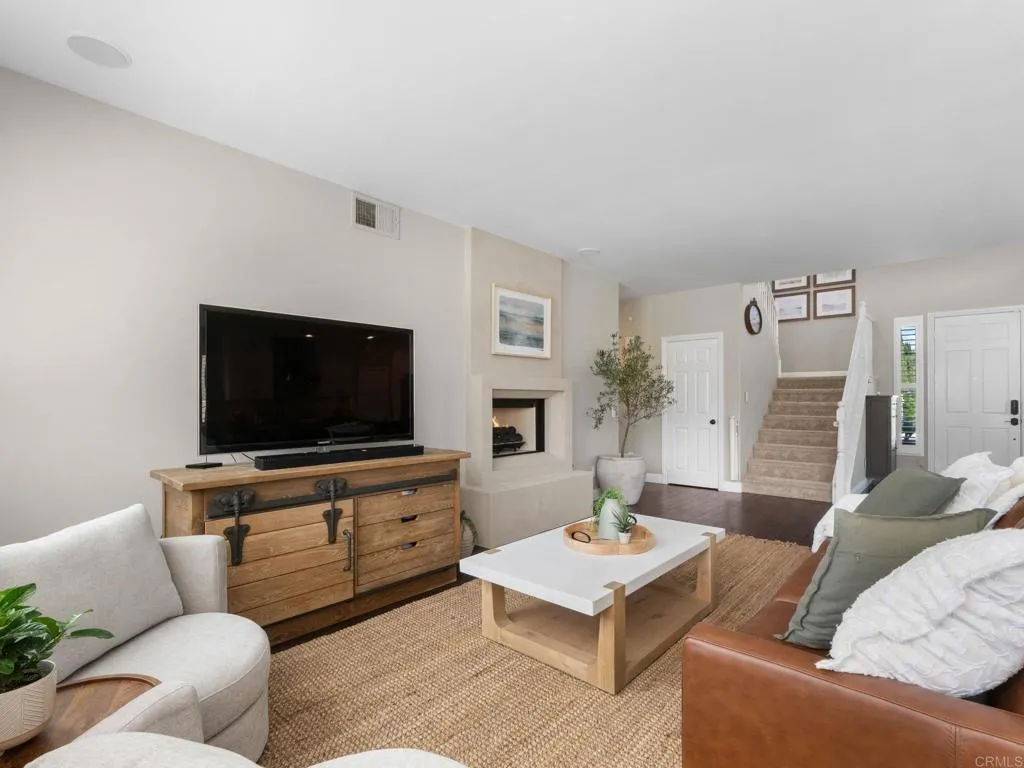 https://cdn.realtyfeed.com/cdn/127/306722656/fb61c464f9e3a1a75e2b9ddfe455f6fe.webp