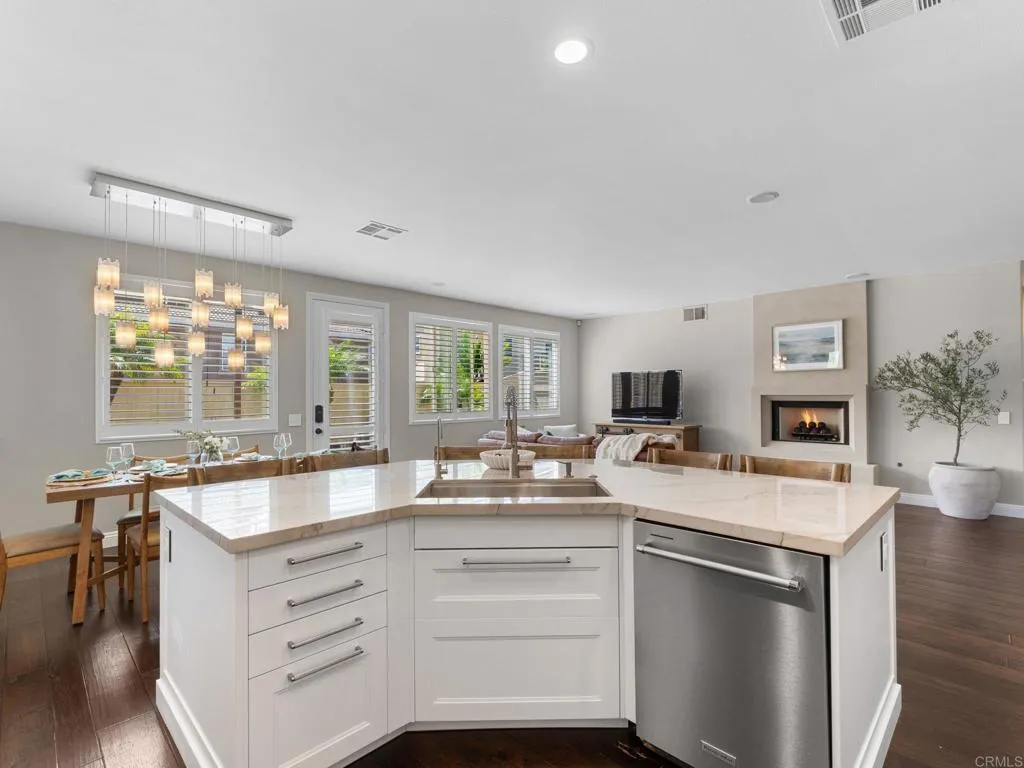 https://cdn.realtyfeed.com/cdn/127/306722656/fe2f63e23d6d1fd6d5aafec412ac4b56.webp