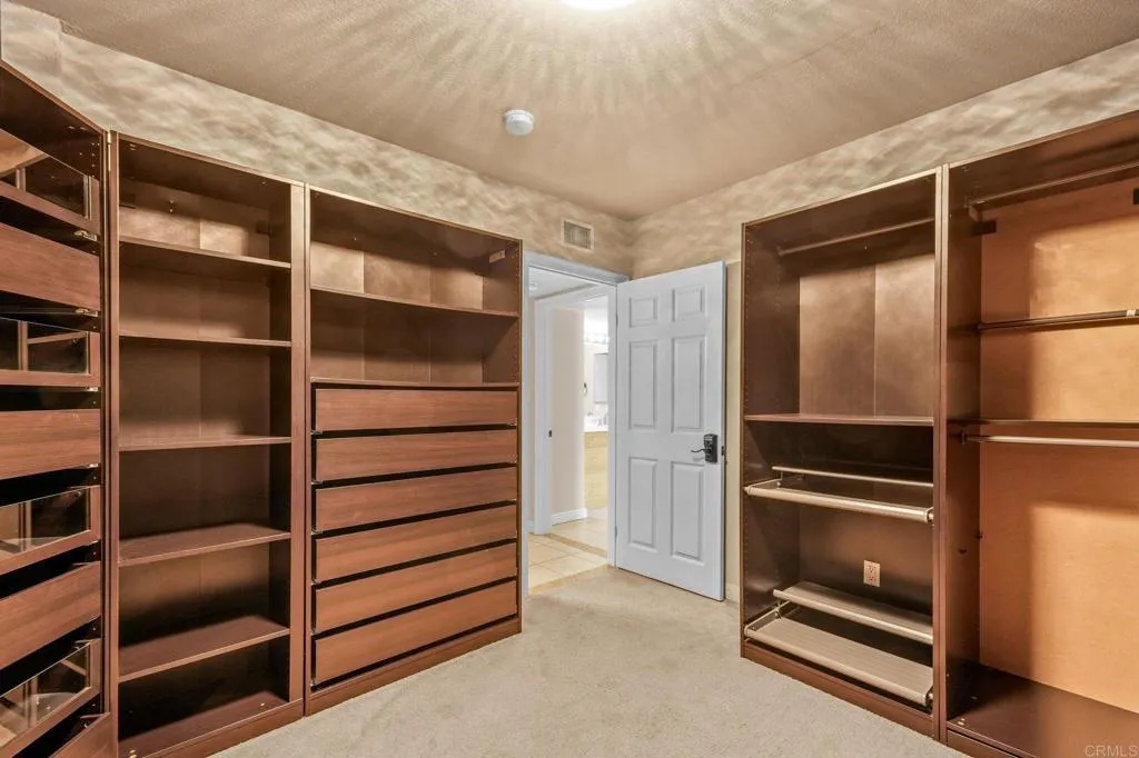 https://cdn.realtyfeed.com/cdn/127/306722735/3f077a4f23b61523078d36dc2967fd94.webp