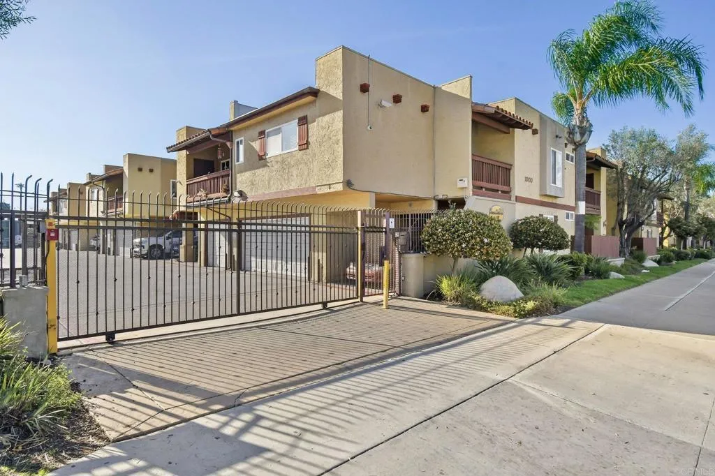 https://cdn.realtyfeed.com/cdn/127/306722735/52192ae353c4b7c8ac1d67cc3cd7ae0b.webp