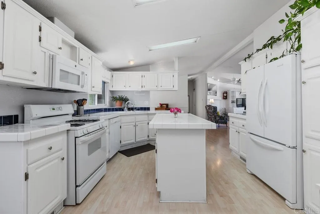 https://cdn.realtyfeed.com/cdn/127/306722759/36c1689fd9309aef4085ce4d958b6828.webp