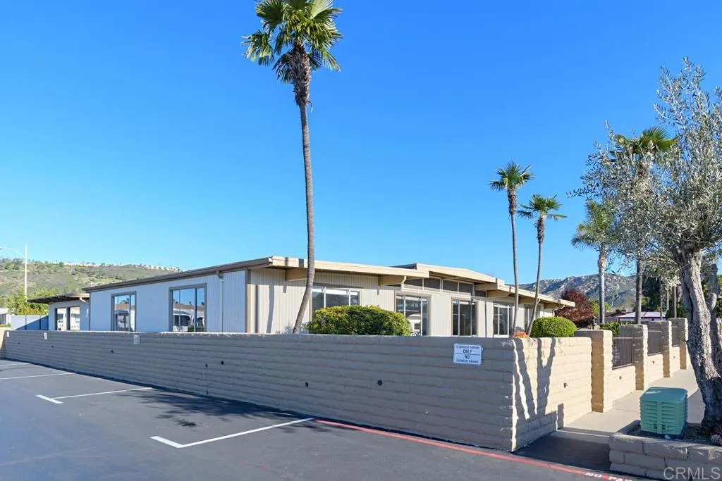 https://cdn.realtyfeed.com/cdn/127/306722759/4ba6448bf6d7554c64fb45b017973167.webp