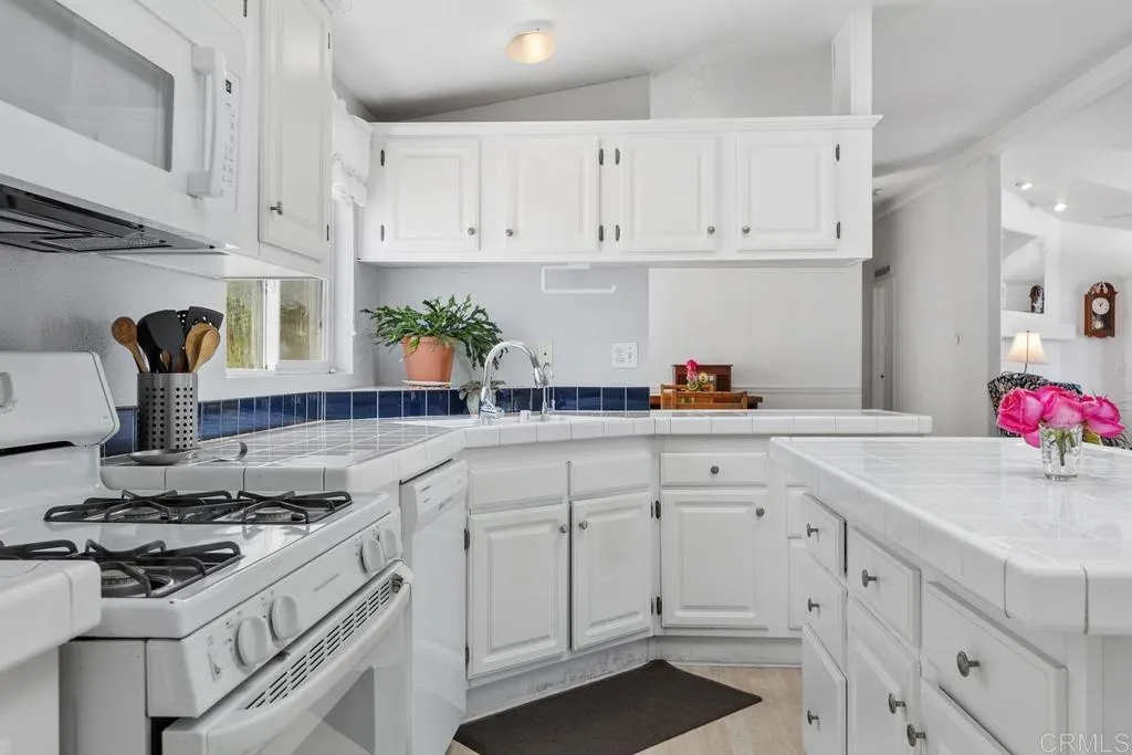 https://cdn.realtyfeed.com/cdn/127/306722759/64d12b403c41219a3236a70e7d7232ff.webp