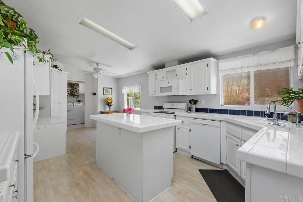 https://cdn.realtyfeed.com/cdn/127/306722759/7e7f82ac7fca582afeb2deb70299f5ab.webp