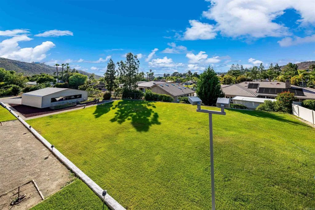 https://cdn.realtyfeed.com/cdn/127/306722789/393ef1af177ff3cb3d4d95ec62fbb30d.webp