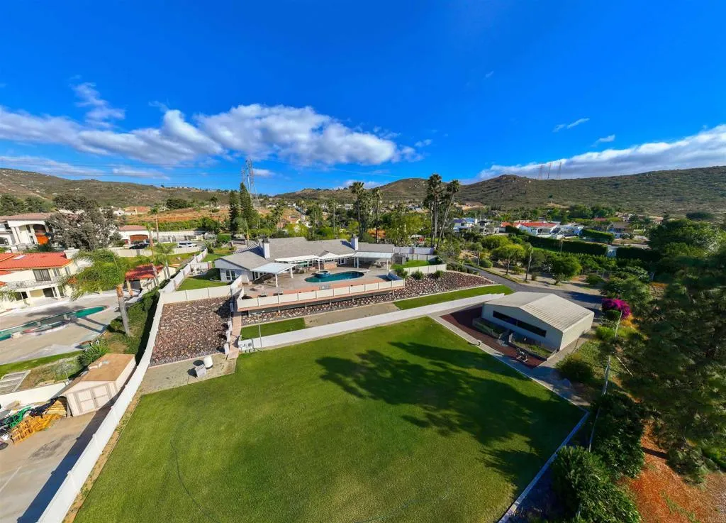 https://cdn.realtyfeed.com/cdn/127/306722789/93d221d2cfaf0b0704b8f24e86a3a10b.webp