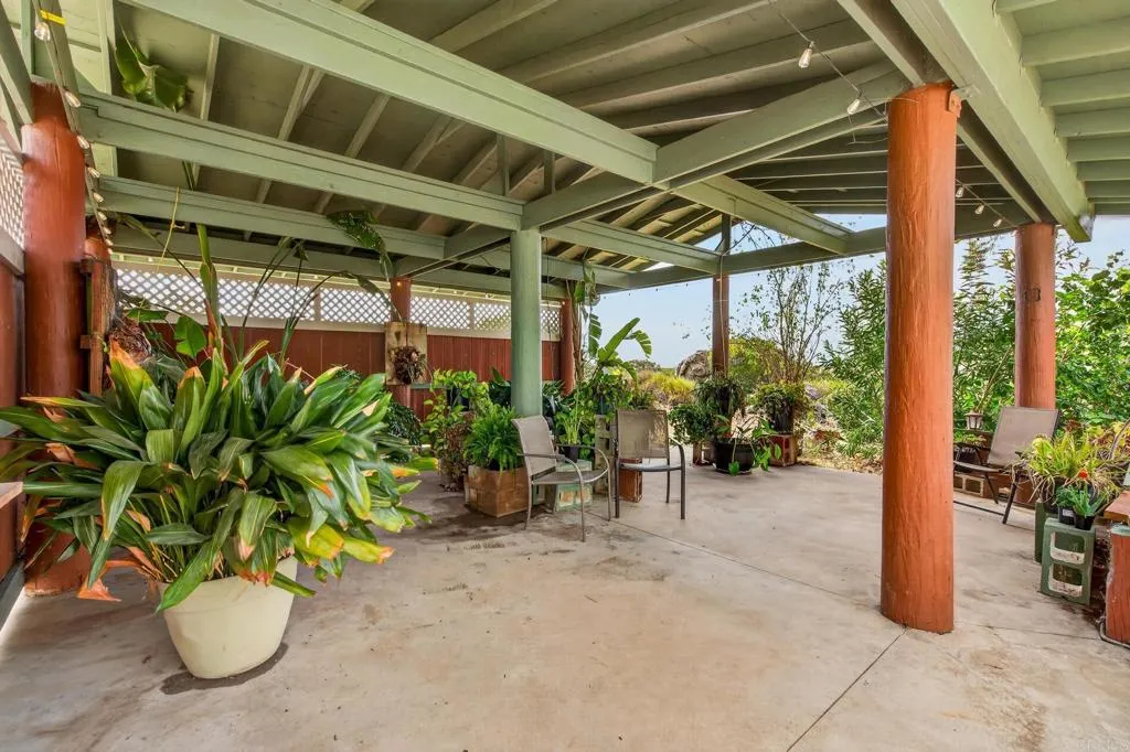 https://cdn.realtyfeed.com/cdn/127/306722791/9c1645ee22de26e5a7301abb0205a0e1.webp