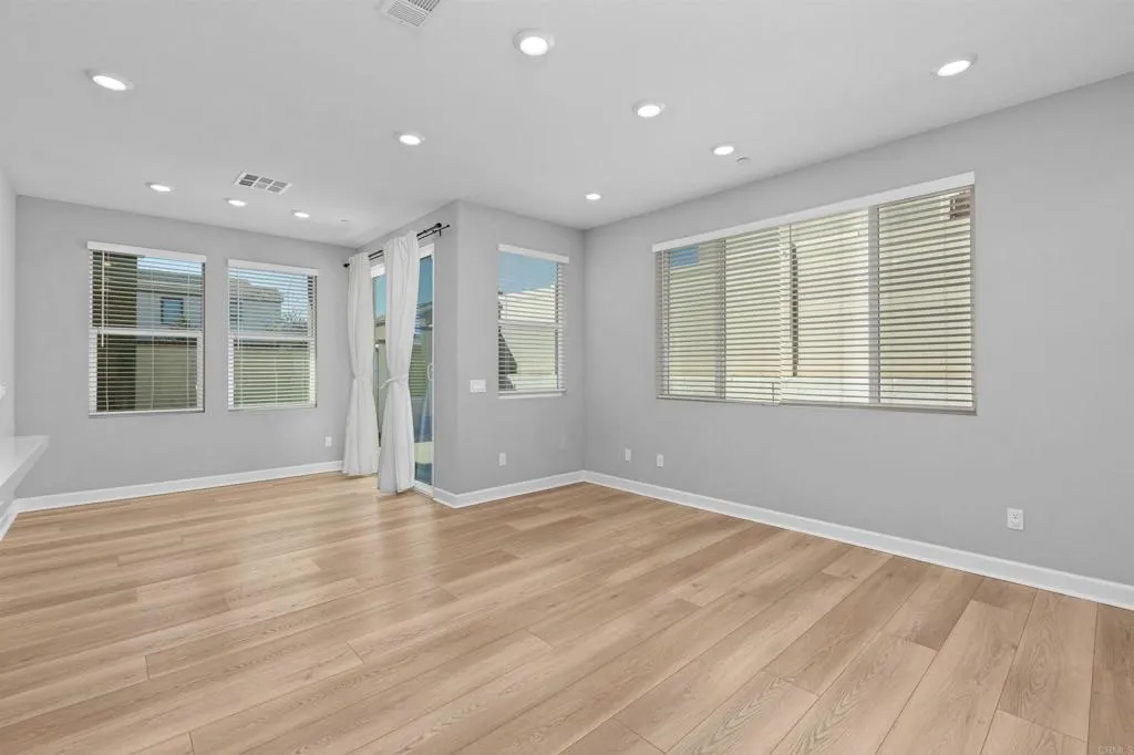 https://cdn.realtyfeed.com/cdn/127/306722826/2f0aa5005b377e80fbb128ba3d9e538b.webp