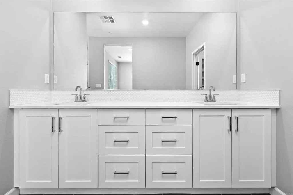 https://cdn.realtyfeed.com/cdn/127/306722826/6ff80cd29516cedfbf3393e4b8f86150.webp