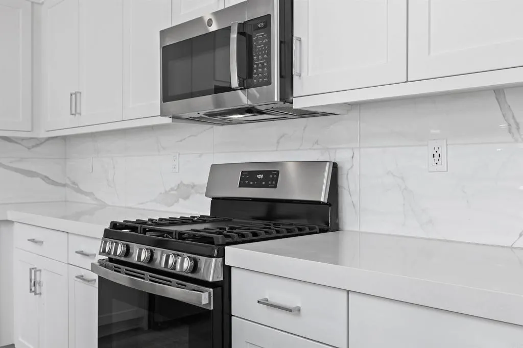 https://cdn.realtyfeed.com/cdn/127/306722826/8fff89cb675d9267bfe9df09614f5165.webp