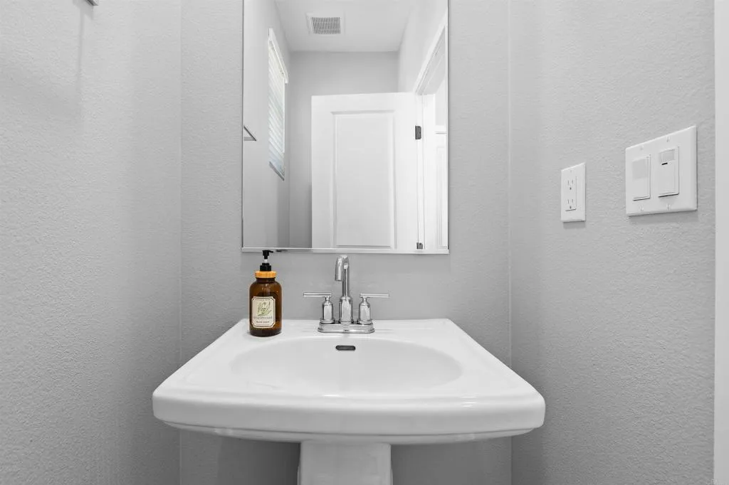 https://cdn.realtyfeed.com/cdn/127/306722826/98111f8a1ba8a282d91e31127b39a1f0.webp