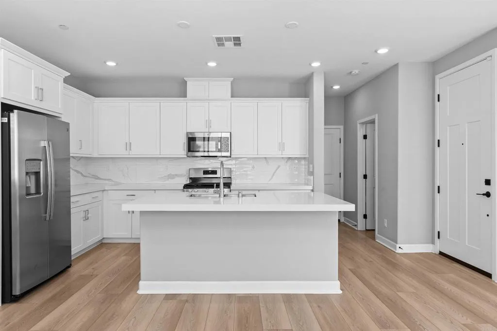 https://cdn.realtyfeed.com/cdn/127/306722826/a162ed6f6605de2de251be5130c96559.webp