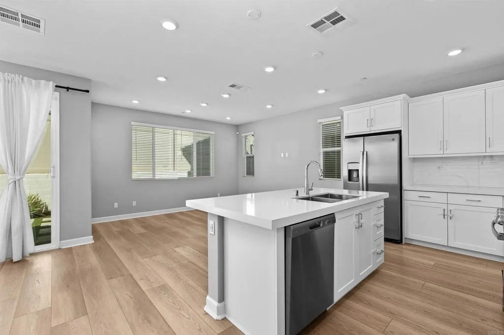 https://cdn.realtyfeed.com/cdn/127/306722826/dc74f01f811572b19f892964b76e342c.webp