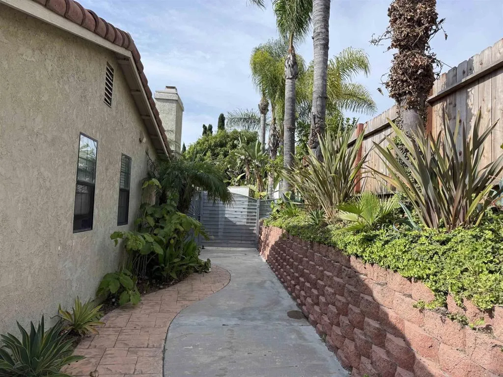 https://cdn.realtyfeed.com/cdn/127/306722875/f51c129689ed5b7e5b0bcdc111e19fd0.webp