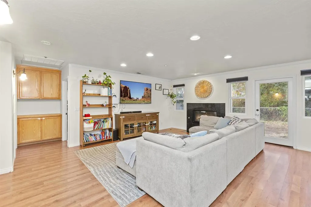 https://cdn.realtyfeed.com/cdn/127/306722890/154d478a57d62da97a2429553e032533.webp