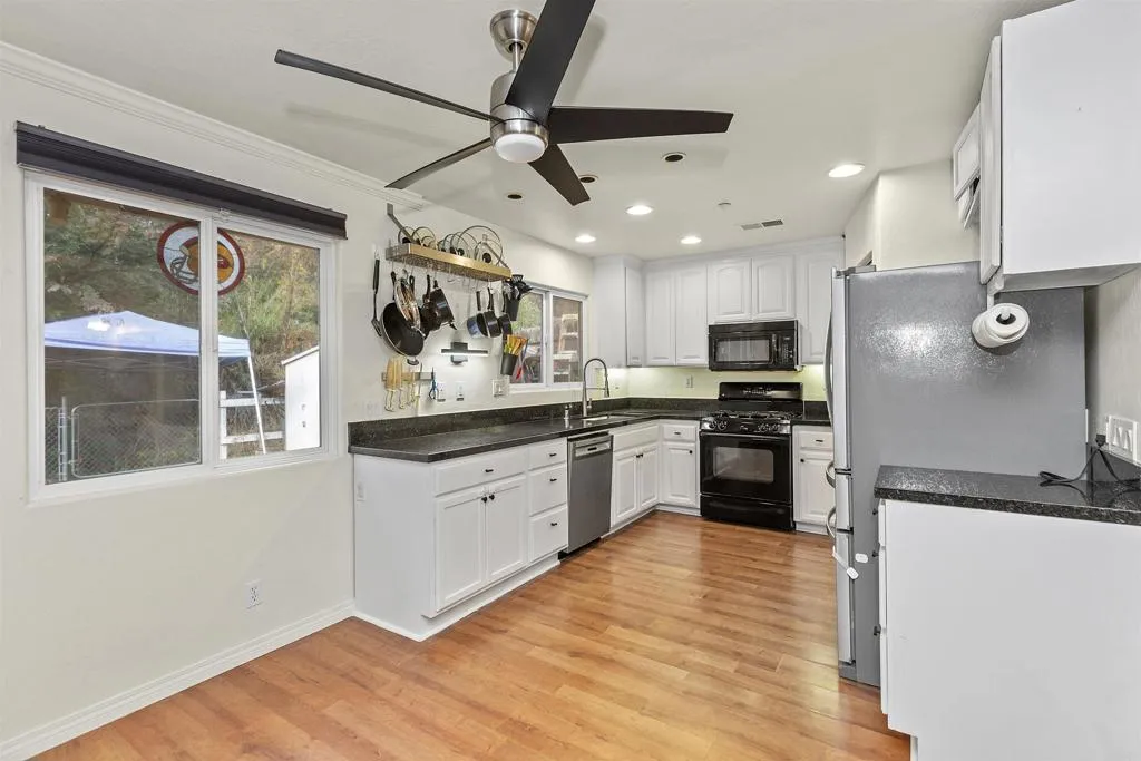 https://cdn.realtyfeed.com/cdn/127/306722890/75273be9f509341c8388fa42d727a4a5.webp
