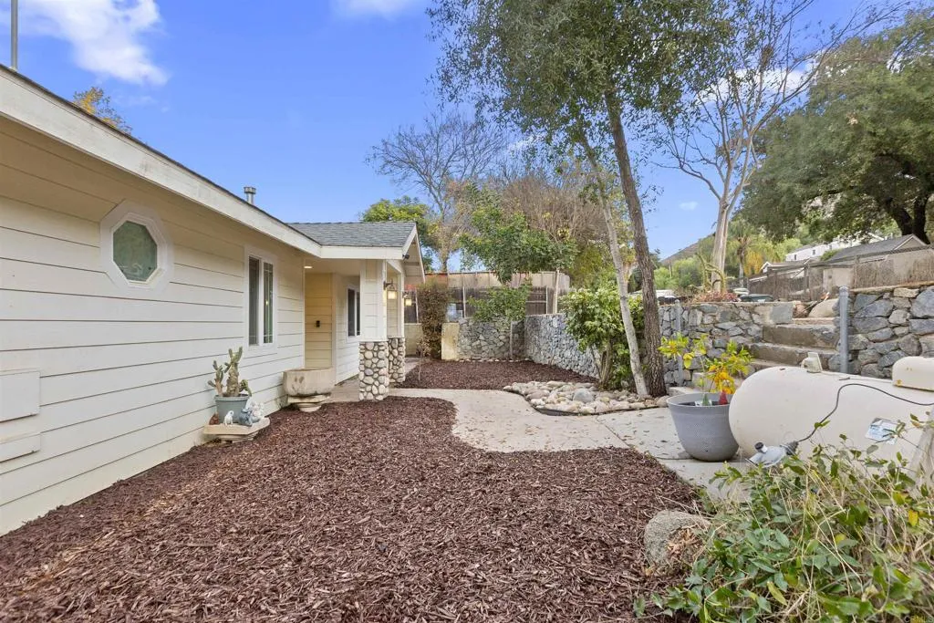 https://cdn.realtyfeed.com/cdn/127/306722890/d3ca796fbdd42a7c8d8c9a8d73b9d6c2.webp