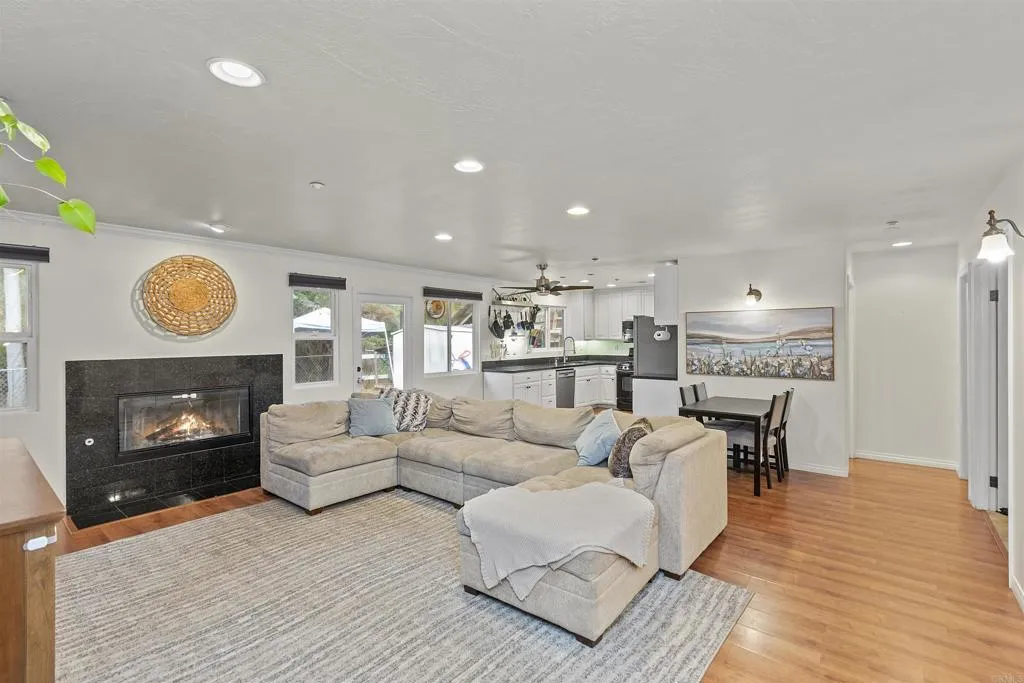 https://cdn.realtyfeed.com/cdn/127/306722890/fde3742083b1390dd669871536ece0cd.webp