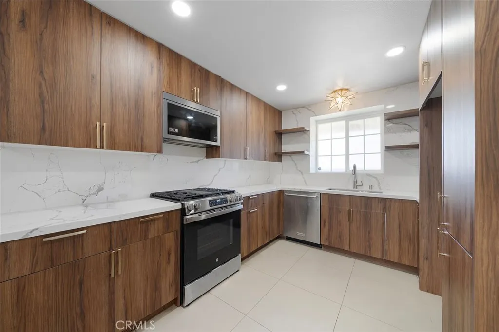 Fontana, CA 92336