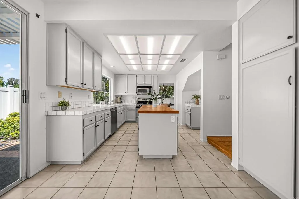 https://cdn.realtyfeed.com/cdn/127/306722918/1d3ba4a0dce321f7cdd1a1f8962a3190.webp