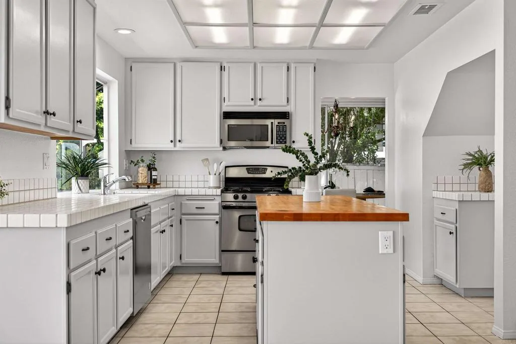 https://cdn.realtyfeed.com/cdn/127/306722918/64c18f5022aeee56a259122e3f7b2770.webp